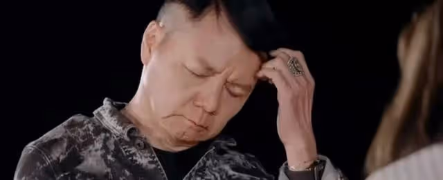 疑越鬧越僵！知名港星節目怒斥前妻不聽話，卻遭網友反指控制欲強