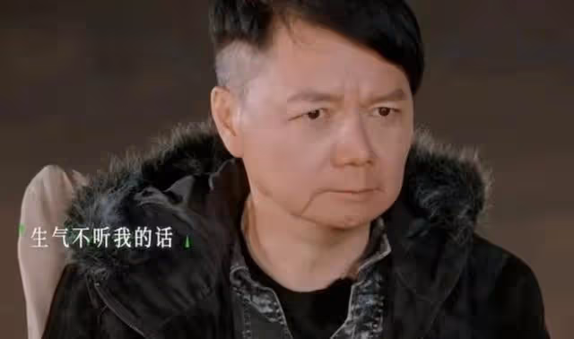 疑越鬧越僵！知名港星節目怒斥前妻不聽話，卻遭網友反指控制欲強
