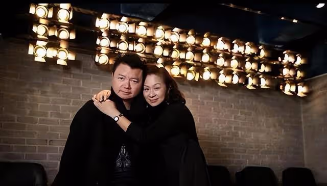 疑越鬧越僵！知名港星節目怒斥前妻不聽話，卻遭網友反指控制欲強