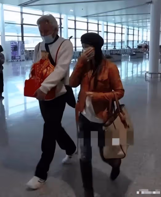 無恥至極，張庭身在國外卻發文相信祖國，還把舉報人丈夫送入獄！