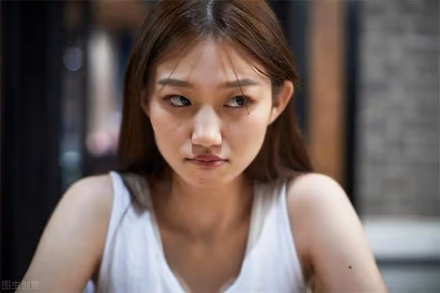 「閨女，回娘家出錢也得出力，別惹哥嫂不高興」女兒苦笑：沒家了