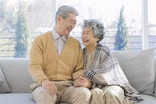 兒子安排：新老伴給帶娃，你退休工資給我還房貸；老爸：婚事黃了