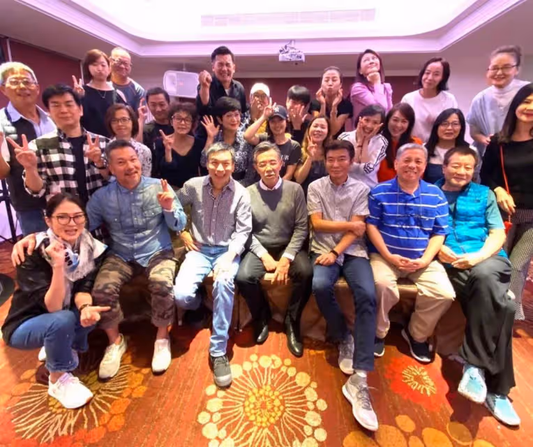 57歲「婉君」俞小凡罕露面，身材消瘦但氣質好，曾原諒老公背叛，一生比瓊瑤劇還曲折，網：冷暖自知
