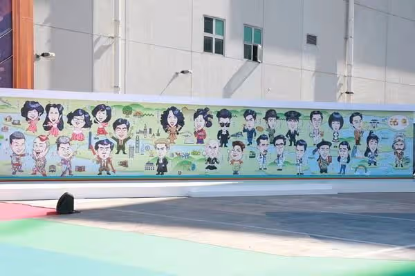 厲害！TVB綠葉開通宵繪製無線巡禮漫畫牆，入行前曾是人氣漫畫家