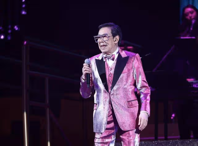 90歲TVB老戲骨紅館開唱！勁歌熱舞引圍觀，義子張家輝現身支持