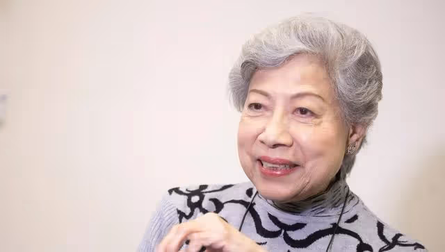 90歲TVB老戲骨紅館開唱！勁歌熱舞引圍觀，義子張家輝現身支持