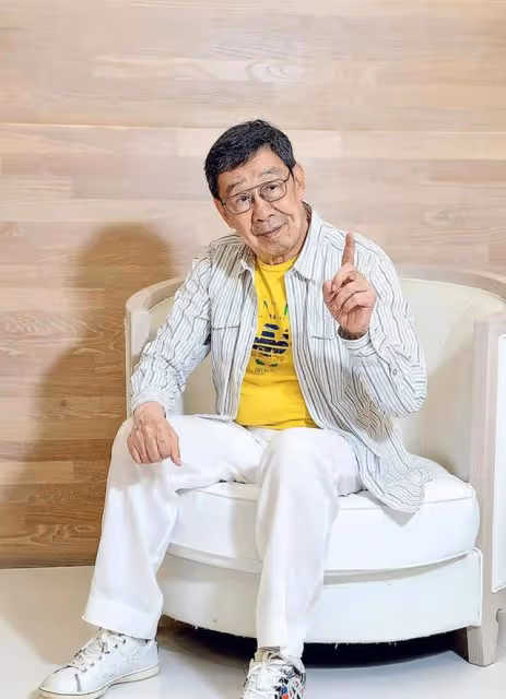 90歲TVB老戲骨紅館開唱！勁歌熱舞引圍觀，義子張家輝現身支持
