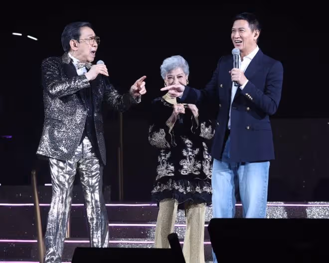 眾星為羅蘭慶生！88歲「鬼後」滿頭白髮精神好，嘟嘴賣萌太可愛