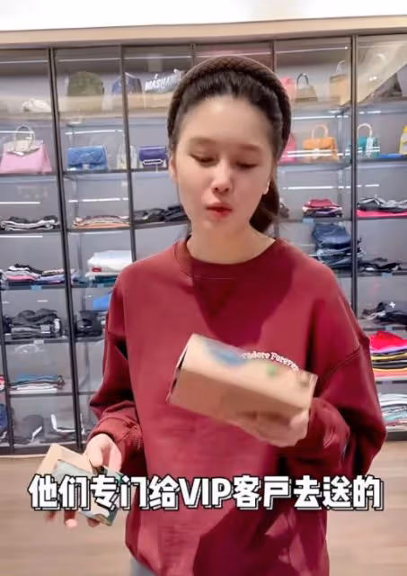 球球男友腱子肉吸睛，兩人相處模式讓人好感倍增，終於理解她了！