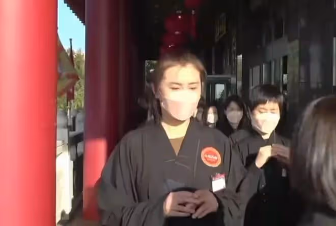 王祖賢溫哥華修行,白髮明顯氣質仍出眾,皮膚白裡透紅如仙女下凡