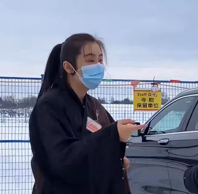 王祖賢溫哥華修行,白髮明顯氣質仍出眾,皮膚白裡透紅如仙女下凡