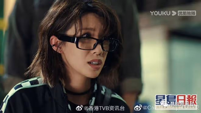 眼鏡娘有新鮮感!蔡思貝劇中長發Look被贊女神最吸睛