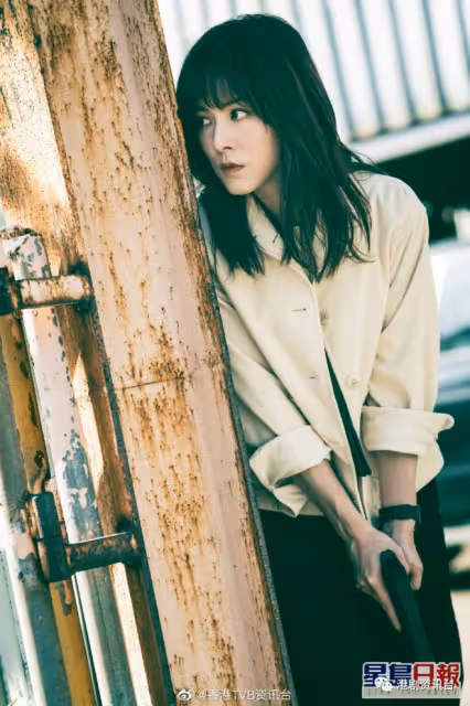 眼鏡娘有新鮮感!蔡思貝劇中長發Look被贊女神最吸睛