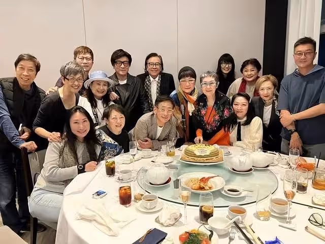 恩愛46年，75歲TVB老戲骨吻賀太太生日，陪伴太太戰勝大腸癌