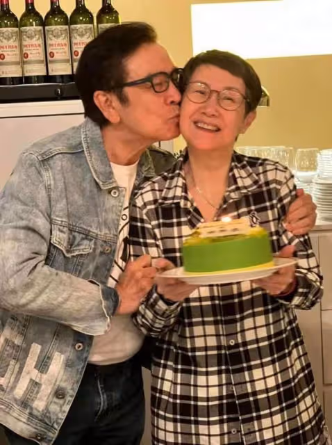 恩愛46年，75歲TVB老戲骨吻賀太太生日，陪伴太太戰勝大腸癌
