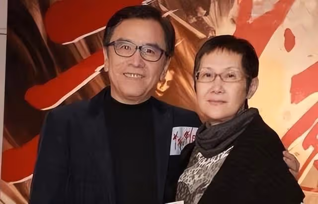 恩愛46年,75歲TVB老戲骨吻賀太太生日,陪伴太太戰勝大腸癌