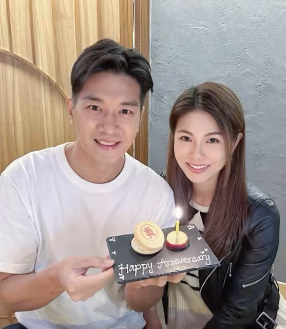 迎結婚八周年!TVB小生與富貴妻子慶祝,女方生完兩娃仍身材曼妙