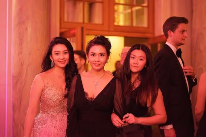 美女滑雪選手谷愛凌獲邀出席巴黎舞會 地位人氣直迫何超欣沈月