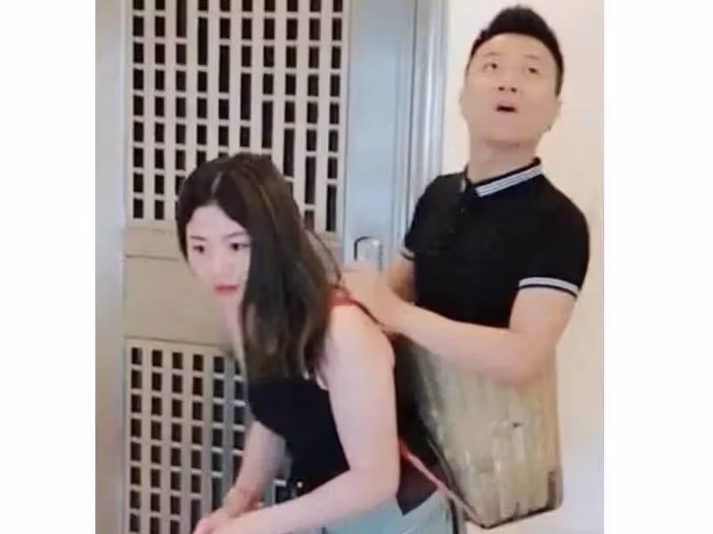 「連體夫妻」走紅後,「無腿」男愛上女粉絲,「獨臂」妻子攜女被離開,二人現狀曝光了