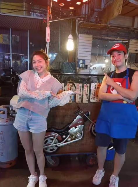 打4份工養妻兒！男星夜市擺攤被嫌「戲拍不好才跑來」 ，用行動證明：肯做就不怕別人看不起