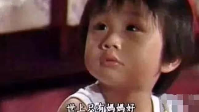 童星小小彬復出，16歲長大可愛不再，與爸爸小彬彬罕見同框，網友直呼：認不出