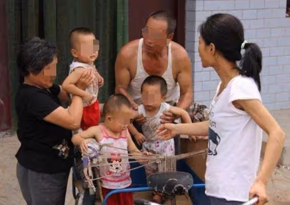 「我寧可要2個兒，也不要1個女兒」，90後媽媽說出心裡話，並不是「重男輕女」原因很真實