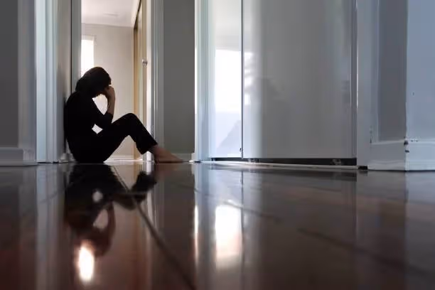 嫁進醫生世家，女牙醫棄高薪做家庭主婦人人稱羨，痛揭14年惡夢經歷數度輕生：大家以為我很好命