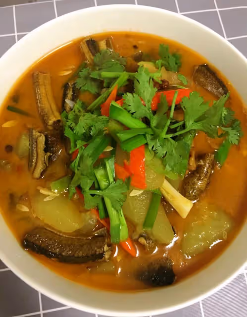 超級好吃的臘肉黃鱔燉老黃瓜