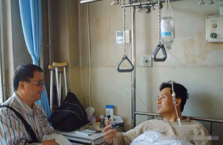 周潤發打得人膽顫，張衛健打到人住院，是真敬業還是借戲「霸凌」