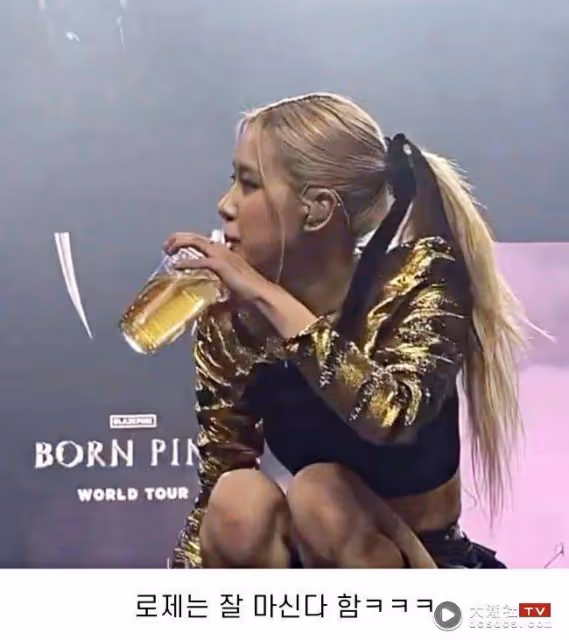 演唱會喝到奇怪液體！BLACKPINK表情失控…她馬上換水