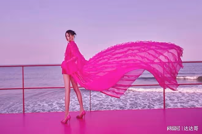 金雞獎|同韓女星金雪炫撞造型 關曉彤出事腰間贅肉嚇  壞網友