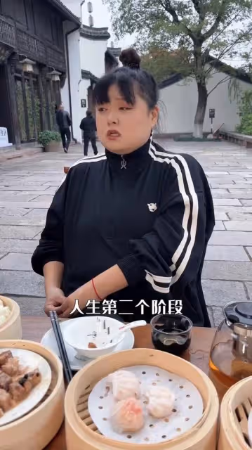 想參加相親節目！37歲TVB前搞笑女星未曾拍過拖，被誤認是同性戀
