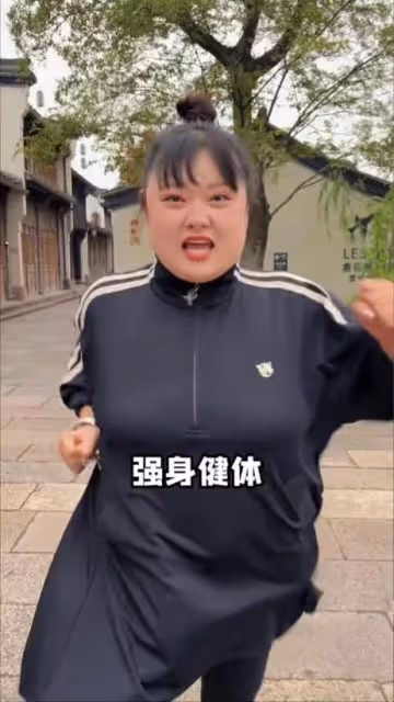 想參加相親節目！37歲TVB前搞笑女星未曾拍過拖，被誤認是同性戀