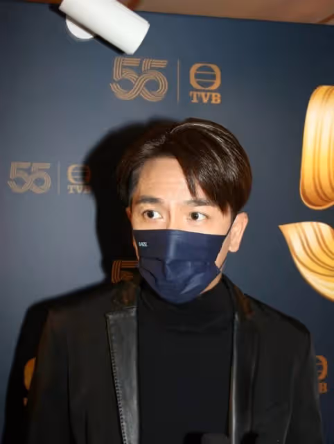 急澄清！TVB視帝否認明年迎娶小花女友，網友：不要浪費別人青春