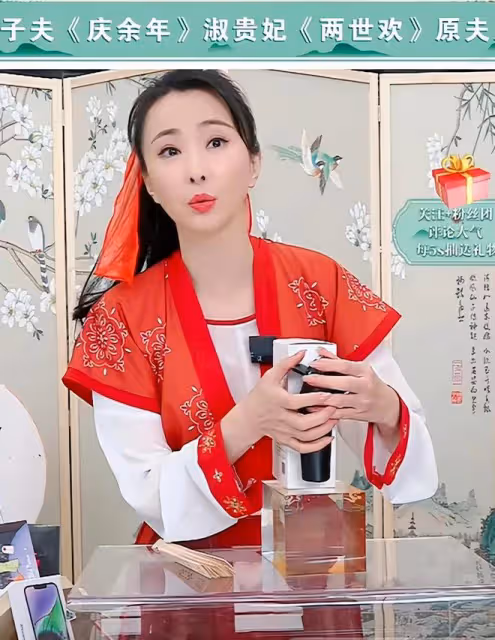 丁敏君林靜整容大變樣，撞臉柳岩失去原本韻味，不帶貨無路可走！