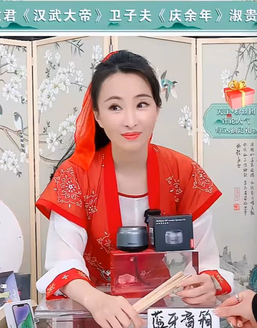丁敏君林靜整容大變樣，撞臉柳岩失去原本韻味，不帶貨無路可走！
