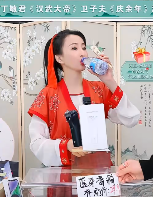 丁敏君林靜整容大變樣，撞臉柳岩失去原本韻味，不帶貨無路可走！