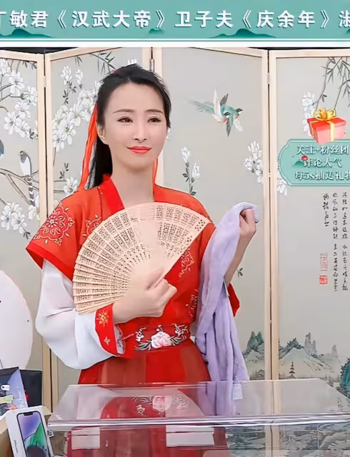 丁敏君林靜整容大變樣，撞臉柳岩失去原本韻味，不帶貨無路可走！