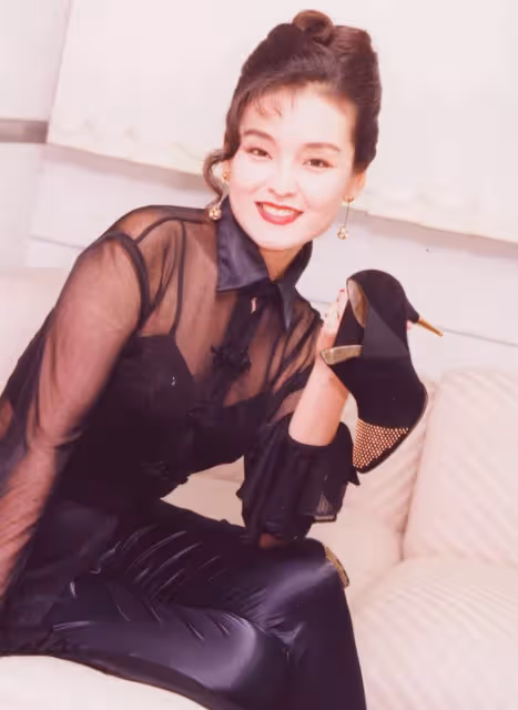 愛情長跑21年拒婚！苦情天后投資慘賠6千萬「樂觀喊就當買教訓」　曝「25年前後對比照」網全看傻眼