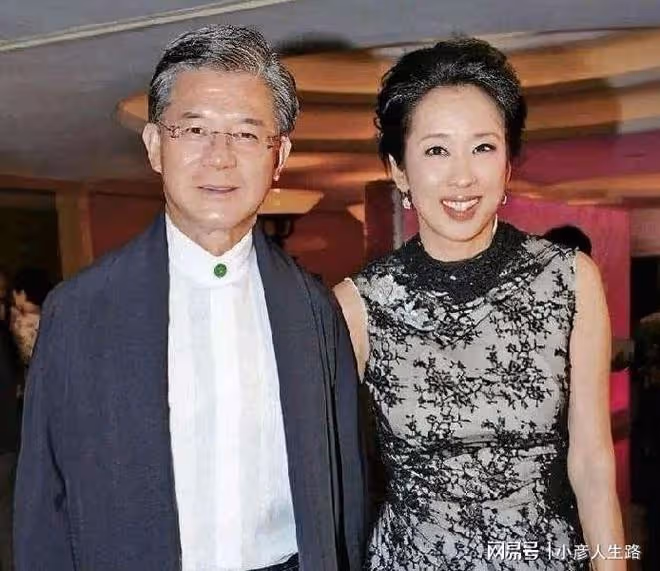 與李澤楷分手10年遲遲不嫁人，梁洛施沒朱玲玲運氣好，或受到限制