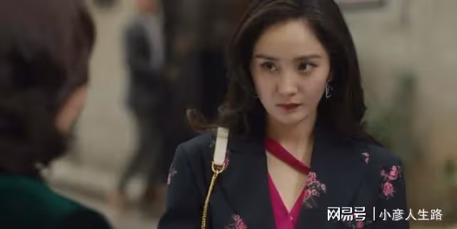僅播4集，《愛的二八定律》擠到熱度第一，楊冪造型「驚艷眾人」