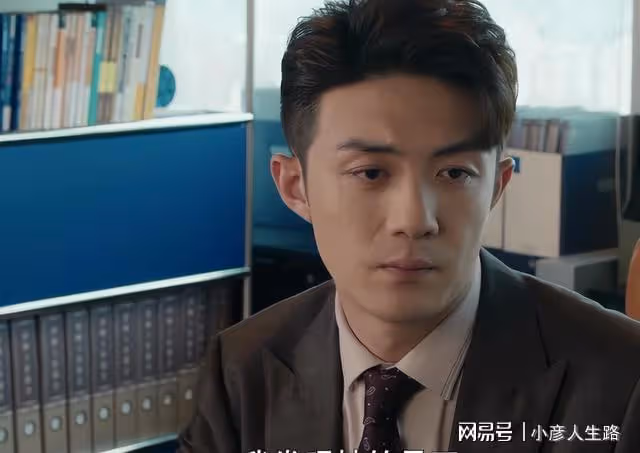 僅播4集，《愛的二八定律》擠到熱度第一，楊冪造型「驚艷眾人」