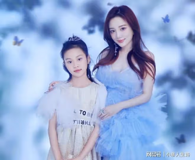 戀情滿天飛，李小璐忍無可忍，回復網友：跟我乾兒子出去都被拍