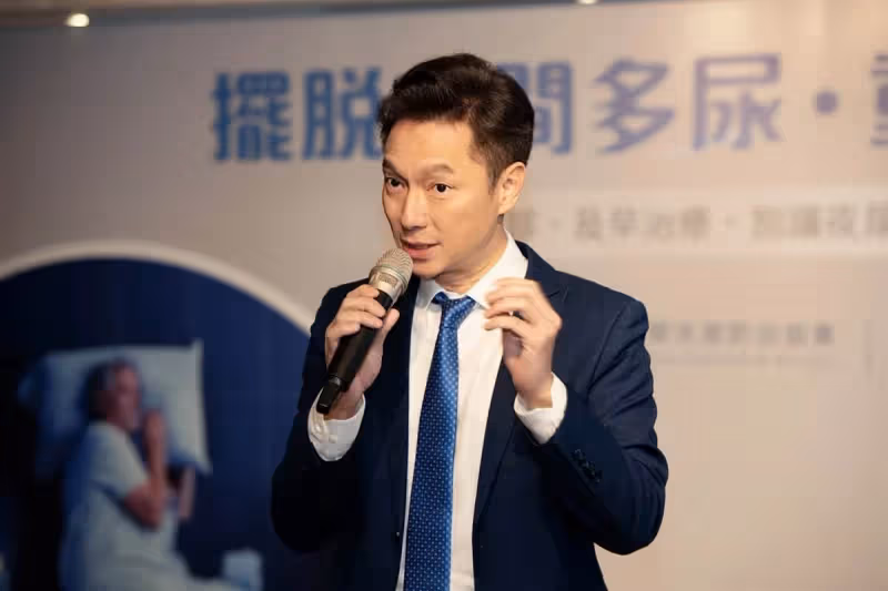照顧失智母10多年!資深男星「結縭20年妻心力交瘁」想分開「自己接手照顧」才醒悟:原來付錢的不是最大