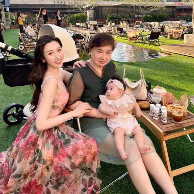 陳佩斯妹妹罕露面！三代同堂太溫馨，嫁豪門女兒穿弔帶裙身材出眾