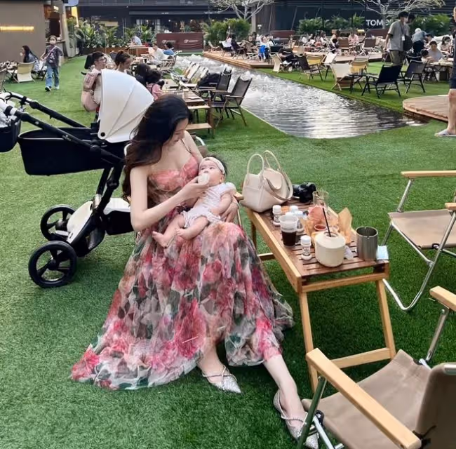 陳佩斯妹妹罕露面！三代同堂太溫馨，嫁豪門女兒穿弔帶裙身材出眾