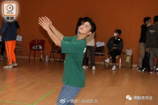 周嘉洛台慶表演手腳不協調!最想同陳瀅四人去旅行