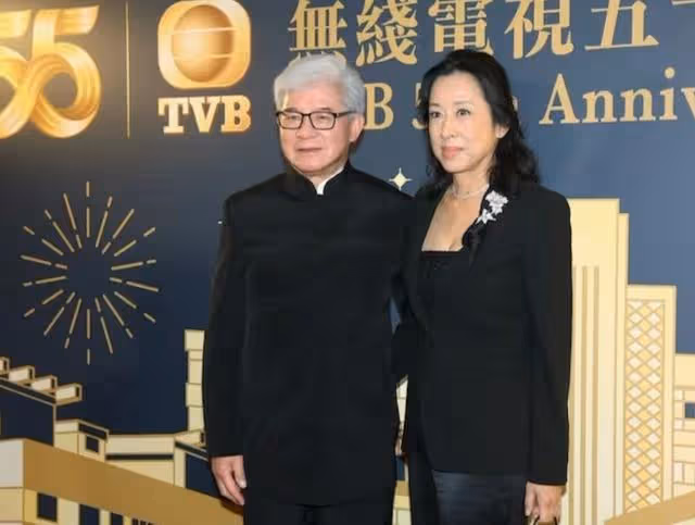 罕見同框!64歲朱玲玲與老公現身TVB晚宴,攜手走過14年恩愛如初