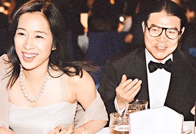 罕見同框!64歲朱玲玲與老公現身TVB晚宴,攜手走過14年恩愛如初