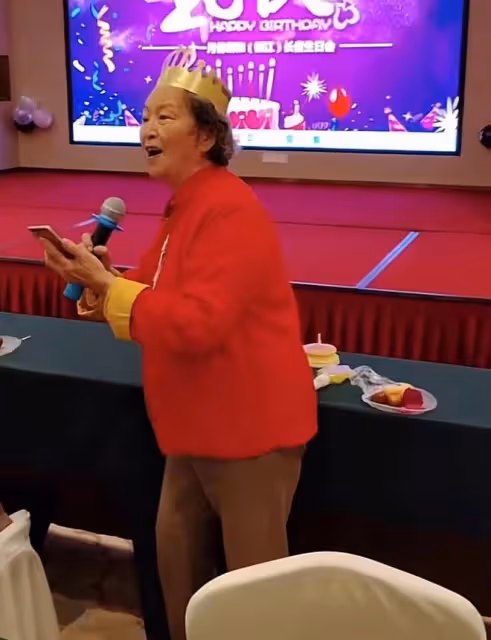 紅樓夢「王夫人」慶91歲！身子仍硬朗，演員女兒嫁去日本不在身邊